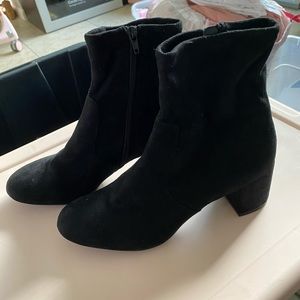 Short black boots